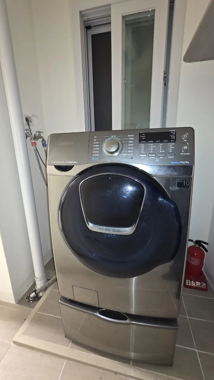 [Yuseong, Daejeon] Yonggye-dong Room 3, Room 2 Officetel 23