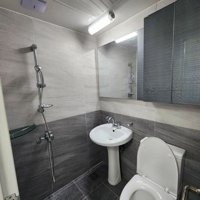 [Gangseo, Seoul] 3rd floor two-room apartment with good lighting and elevator, 7 minutes from Kkachisan Station 9