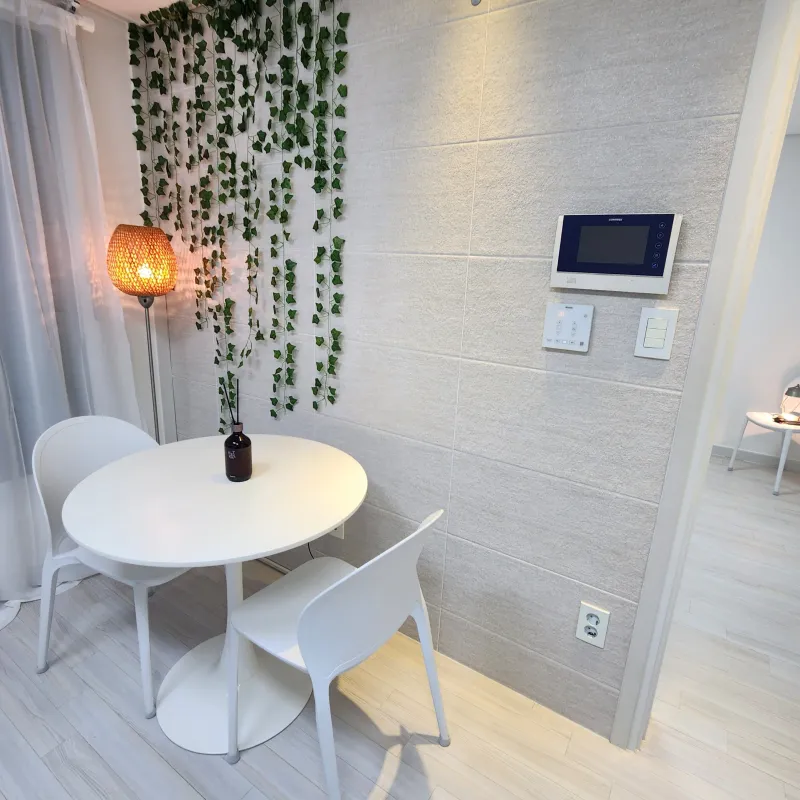 [Gangseo, Seoul] 3rd floor two-room apartment with good lighting and elevator, 7 minutes from Kkachisan Station 11