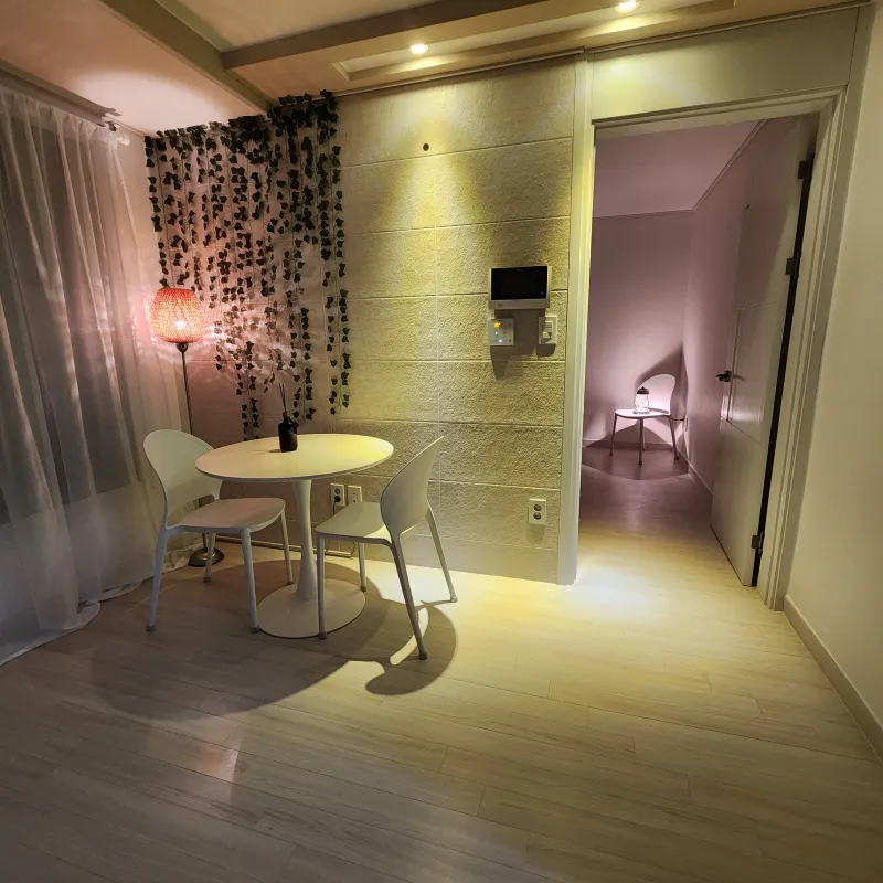 [Gangseo, Seoul] 3rd floor two-room apartment with good lighting and elevator, 7 minutes from Kkachisan Station 13