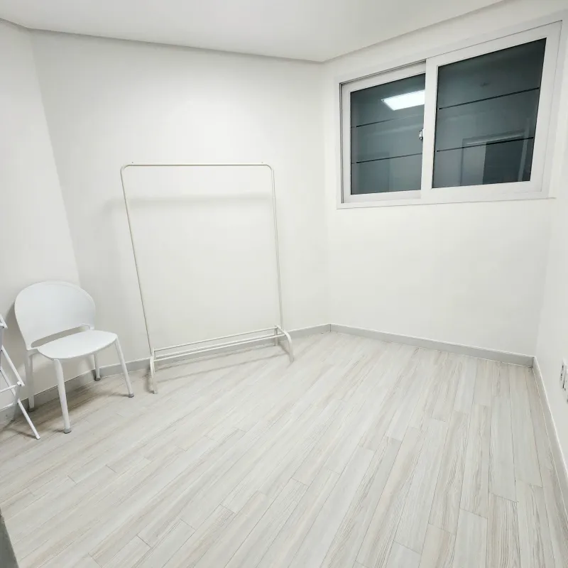 [Gangseo, Seoul] 3rd floor two-room apartment with good lighting and elevator, 7 minutes from Kkachisan Station 5
