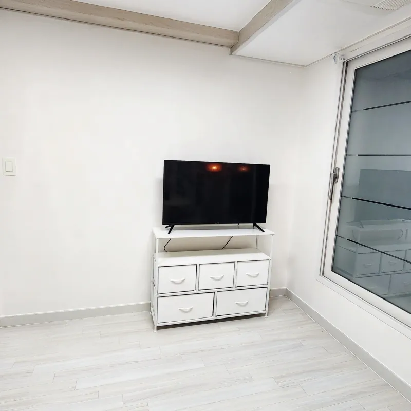 [Gangseo, Seoul] 3rd floor two-room apartment with good lighting and elevator, 7 minutes from Kkachisan Station 24