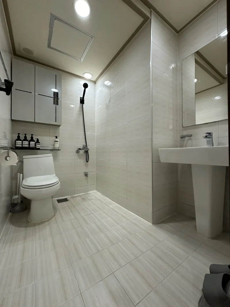 [Gangnam, Seoul] Black Room 1 Minute from Suseo Station #Daemosan View #High Floor #Pets Allowed 14