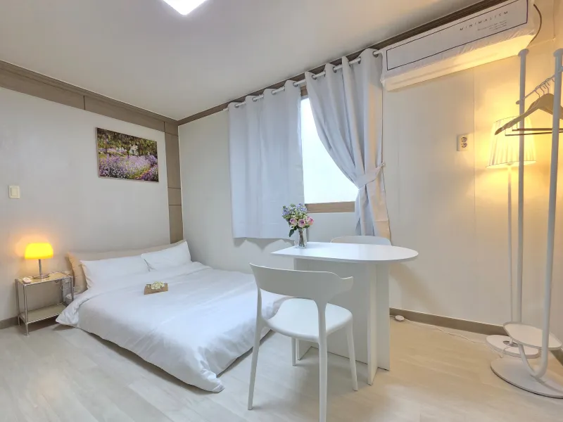 [Jeonju] Jeonbuk National University, 10-minute walk from the terminal, free parking, clean accommodation 302 4