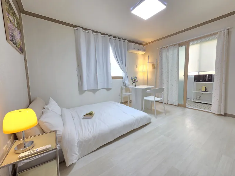 [Jeonju] Jeonbuk National University, 10-minute walk from the terminal, free parking, clean accommodation 302 5