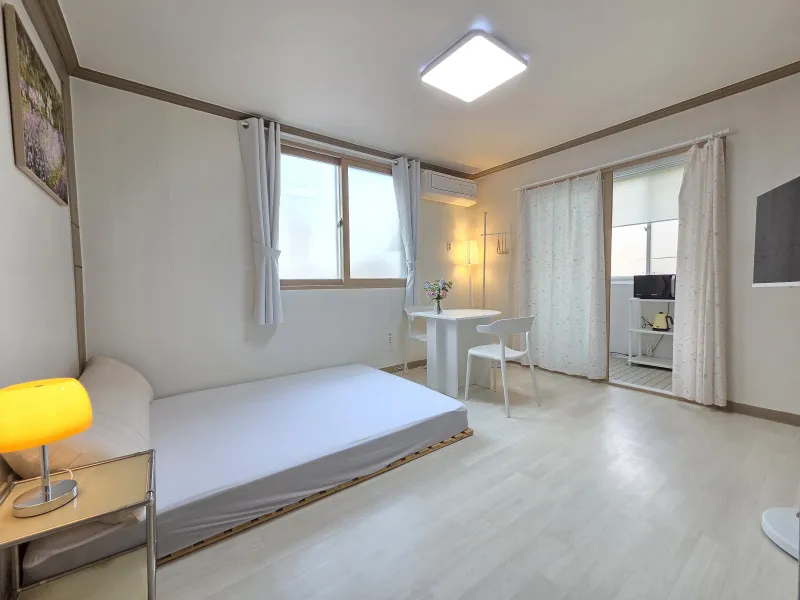 [Jeonju] Jeonbuk National University, 10-minute walk from the terminal, free parking, clean accommodation 302 7