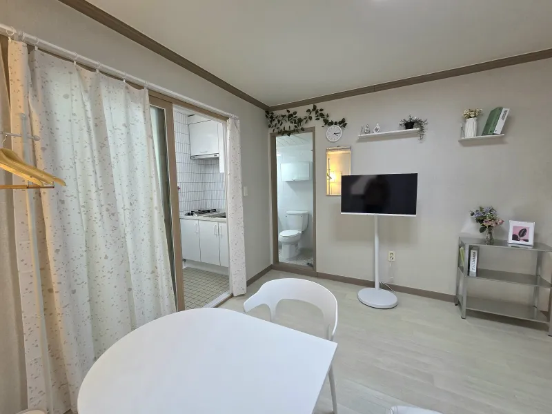 [Jeonju] Jeonbuk National University, 10-minute walk from the terminal, free parking, clean accommodation 302 14