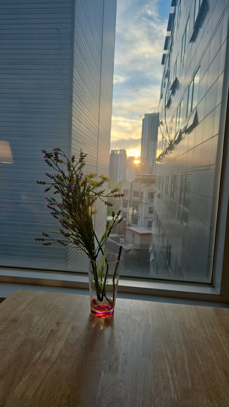 [Seocho, Seoul] Cozy Premium House, 4 people, 1 minute from Sinsa Station, in front of the airport bus stop 19