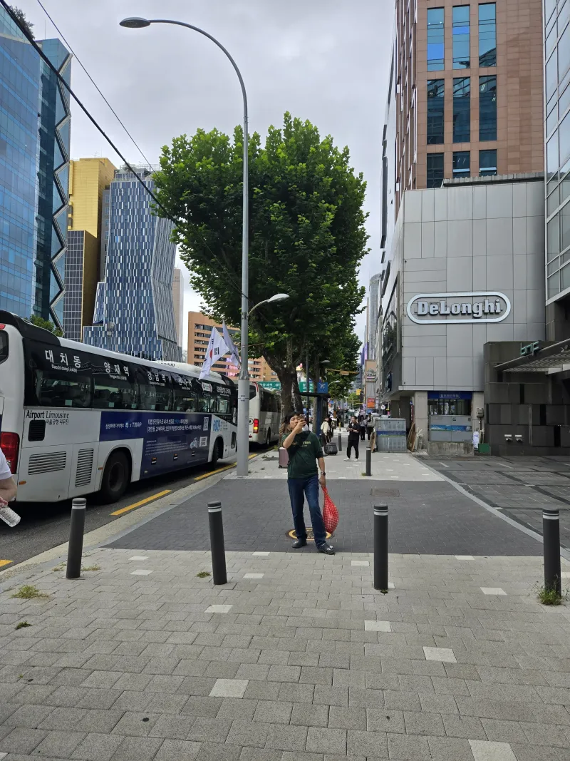 [Seocho, Seoul] Cozy Premium House, 4 people, 1 minute from Sinsa Station, in front of the airport bus stop 32