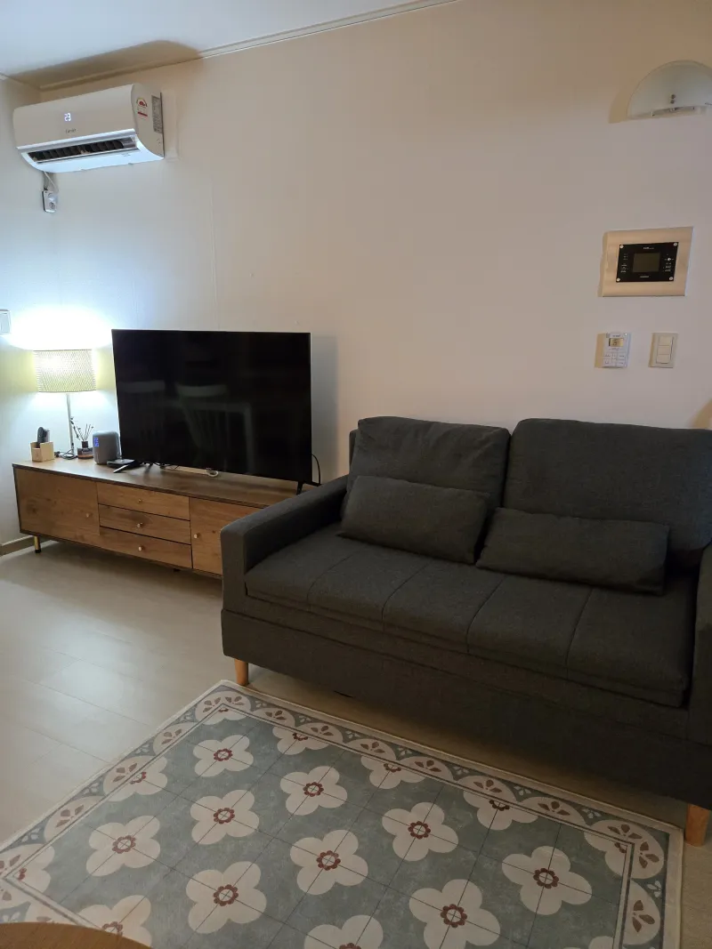 [Seocho, Seoul] Cozy Premium House, 4 people, 1 minute from Sinsa Station, in front of the airport bus stop 31