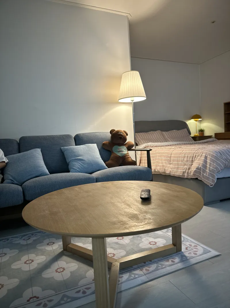[Seocho, Seoul] Cozy Premium House, 4 people, 1 minute from Sinsa Station, in front of the airport bus stop 21