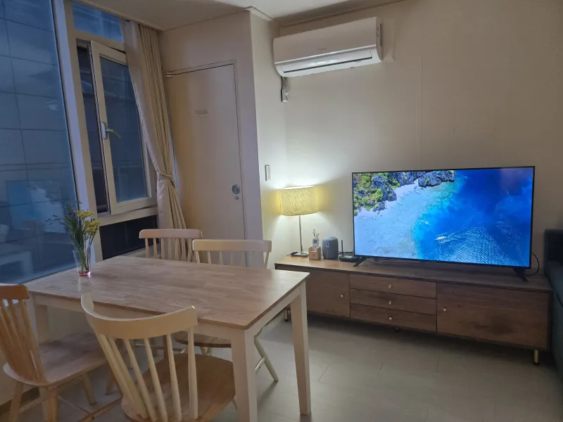 [Seocho, Seoul] Cozy Premium House, 4 people, 1 minute from Sinsa Station, in front of the airport bus stop 22