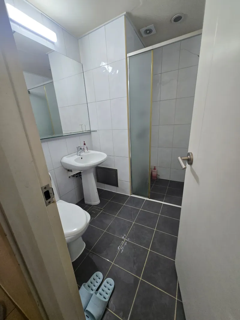 [Seocho, Seoul] Cozy Premium House, 4 people, 1 minute from Sinsa Station, in front of the airport bus stop 11