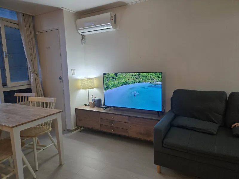 [Seocho, Seoul] Cozy Premium House, 4 people, 1 minute from Sinsa Station, in front of the airport bus stop 23