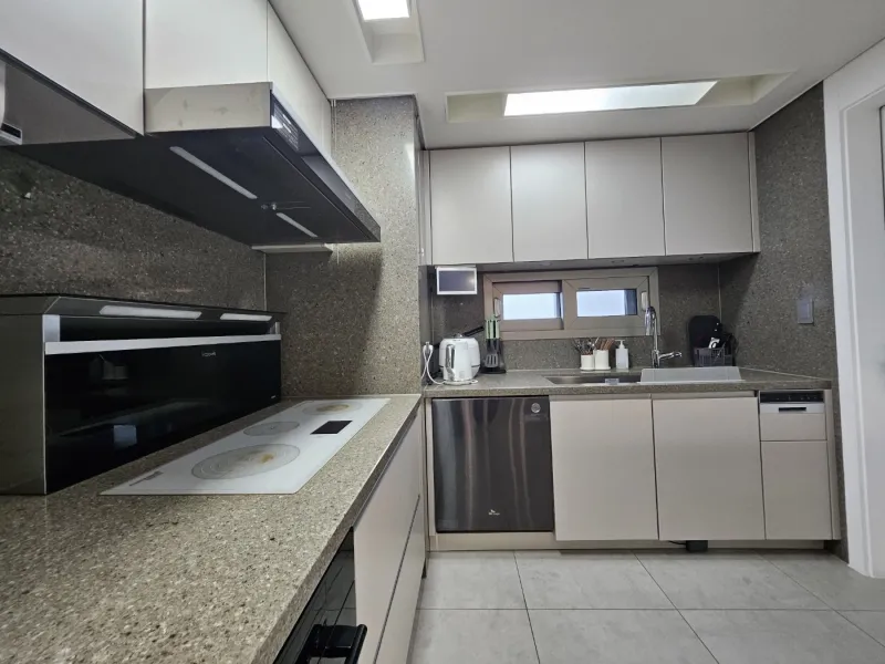 [Seocho, Seoul] Banpo Luxury Three-Room Apartment 8