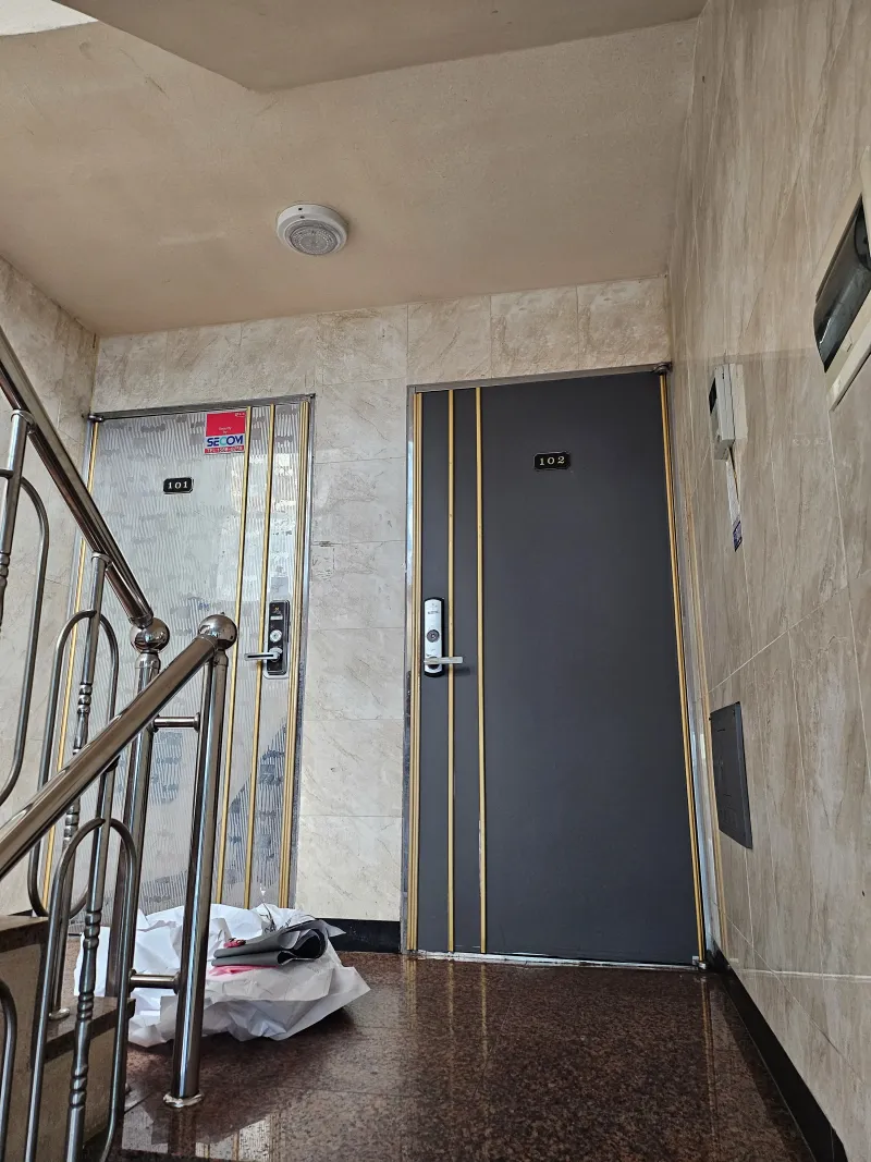 [Yongsan, Seoul] 3-room apartment in a prime location, 2 minutes walk from Hyochang Park Station 12