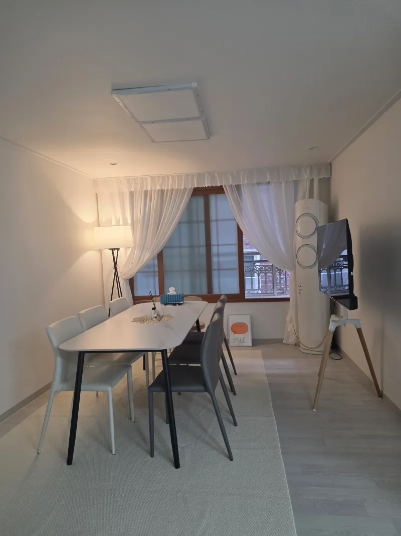 [Yongsan, Seoul] 3-room apartment in a prime location, 2 minutes walk from Hyochang Park Station 9