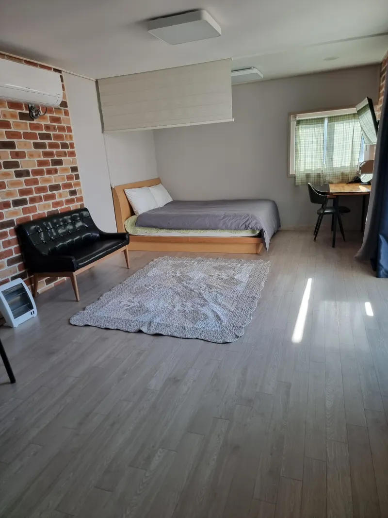 [Gujwa, Jeju] Jeju Gujwa] Bijarim Mountain Trail Duplex One-Room Independent #2min walk from Bijarim #Work from home possible B13 2
