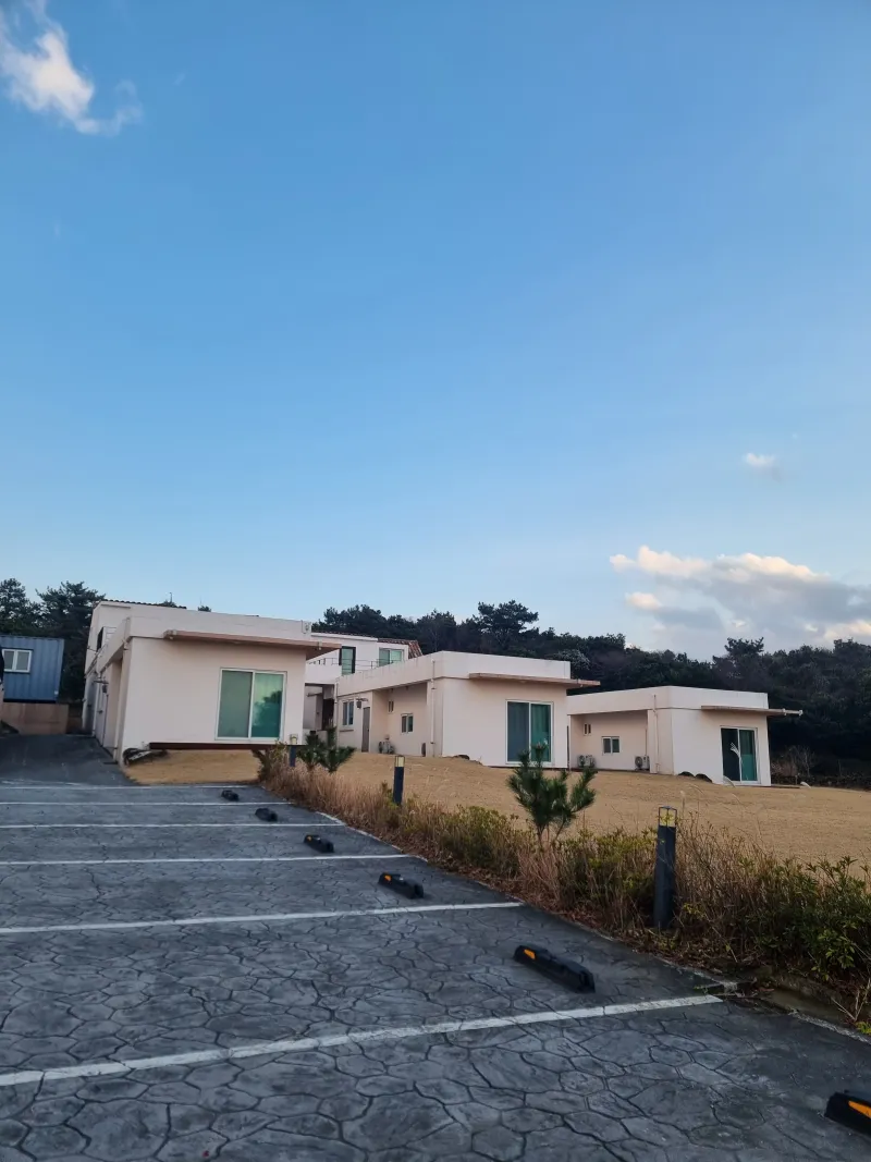 [Gujwa, Jeju] Jeju Gujwa] Bijarim Mountain Trail Duplex One-Room Independent #2min walk from Bijarim #Work from home possible B13 21