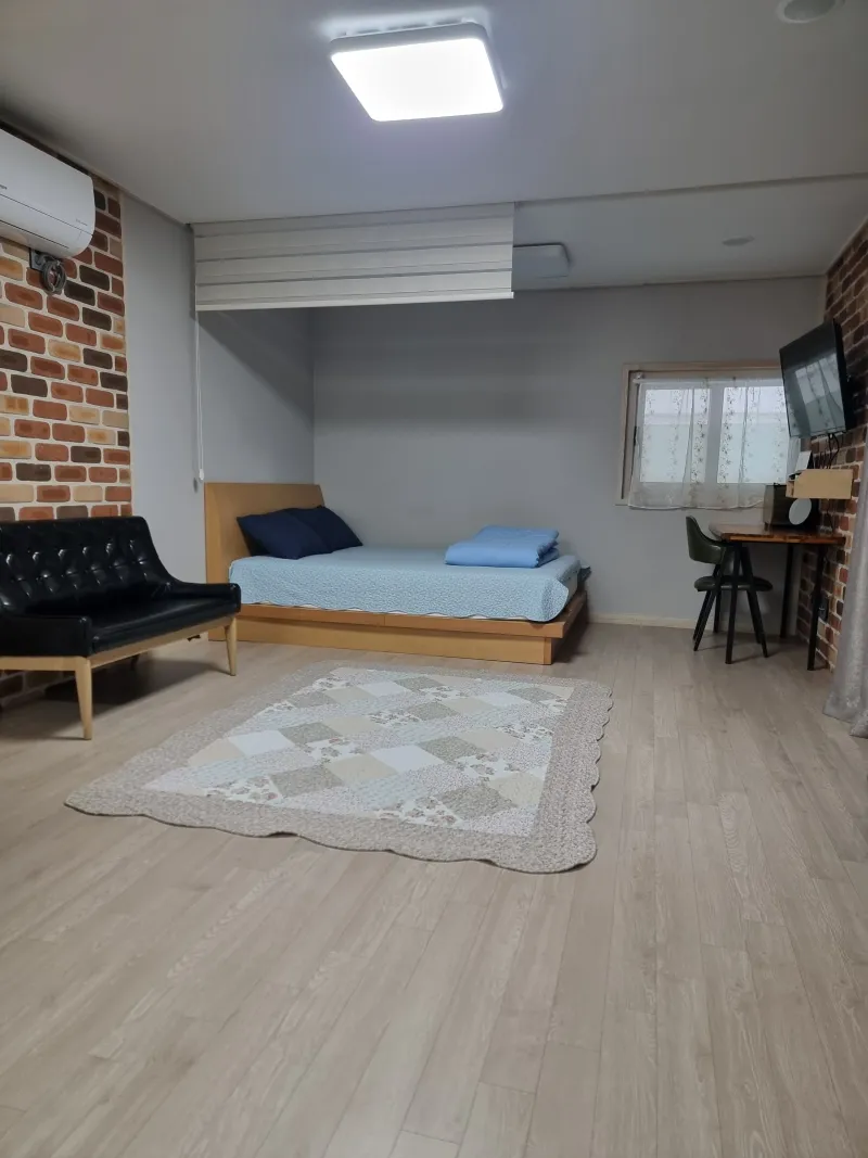 [Gujwa, Jeju] Jeju Gujwa] Bijarim Mountain Trail Duplex One-Room Independent #2min walk from Bijarim #Work from home possible B13 15