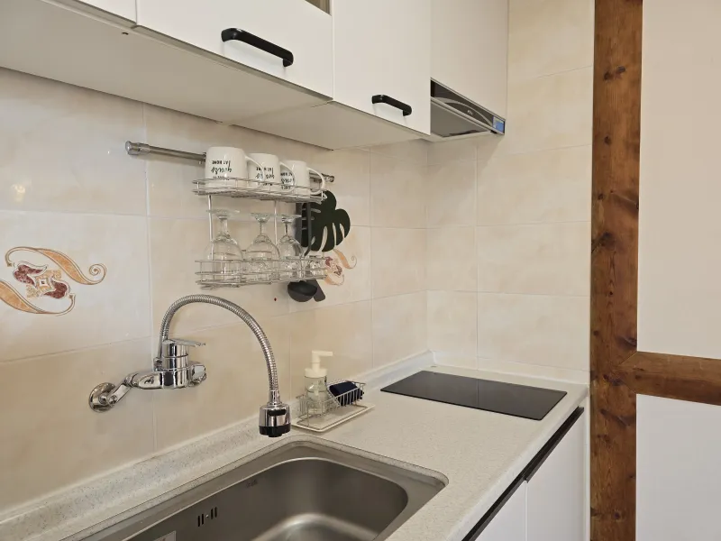 [Sangye-dong, Seogwipo][Pangnamu View] Room 304 / Cleaning fee and utilities included / Towels and bedding provided / 20