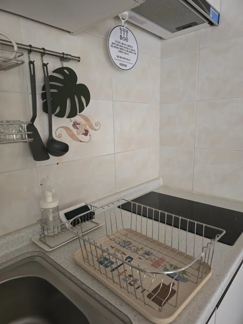 [Sangye-dong, Seogwipo][Pangnamu View] Room 304 / Cleaning fee and utilities included / Towels and bedding provided / 17