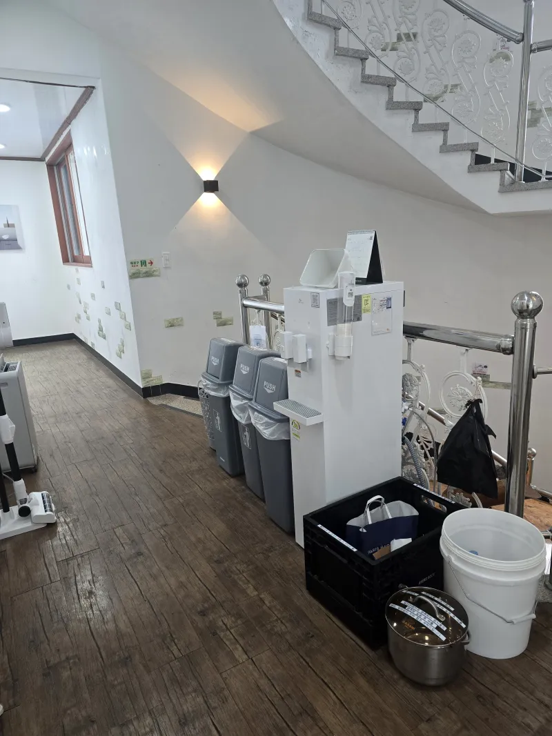 [Sangye-dong, Seogwipo][Pangnamu View] Room 304 / Cleaning fee and utilities included / Towels and bedding provided / 45