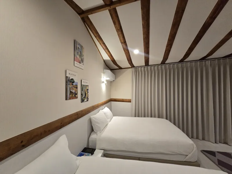 [Sangye-dong, Seogwipo][Pangnamu View] Room 304 / Cleaning fee and utilities included / Towels and bedding provided / 7