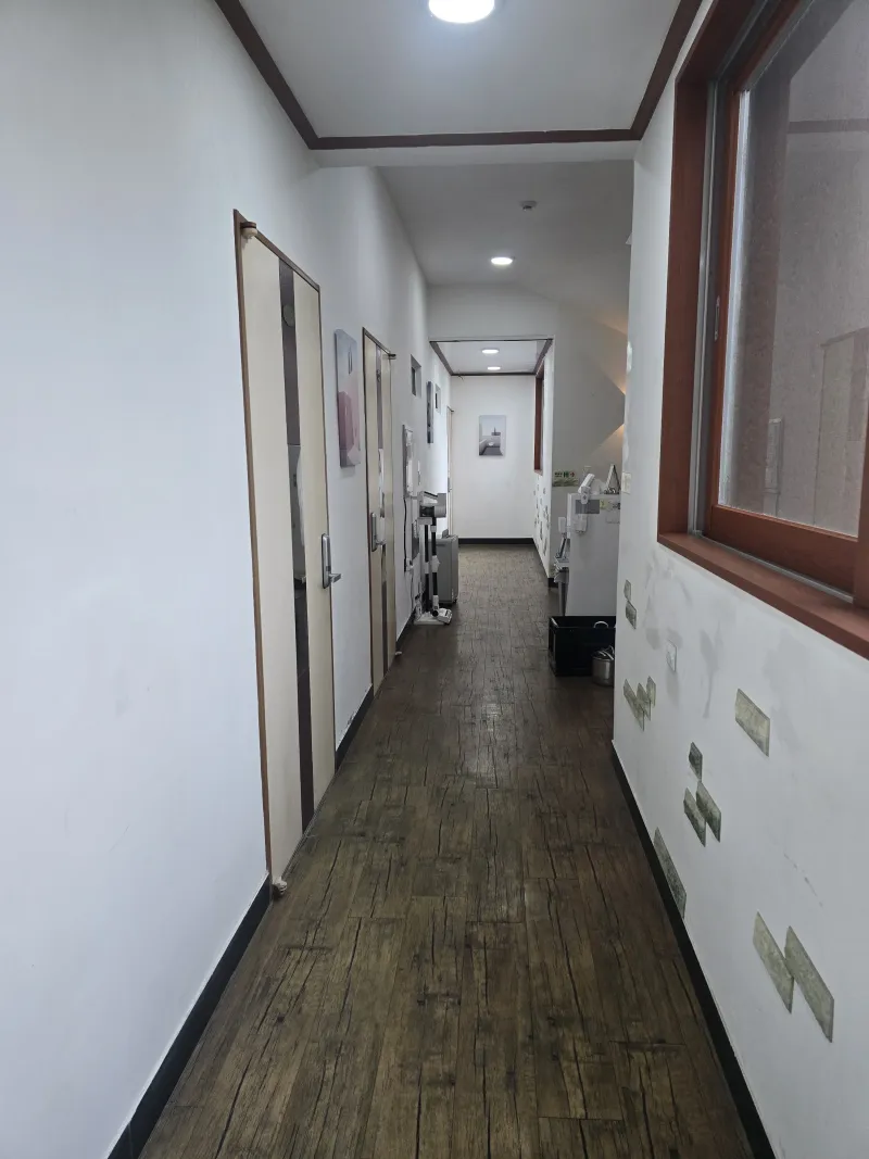 [Sangye-dong, Seogwipo][Pangnamu View] Room 304 / Cleaning fee and utilities included / Towels and bedding provided / 44