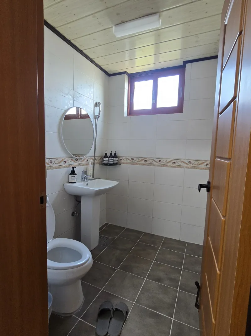 [Sangye-dong, Seogwipo][Pangnamu View] Room 304 / Cleaning fee and utilities included / Towels and bedding provided / 15