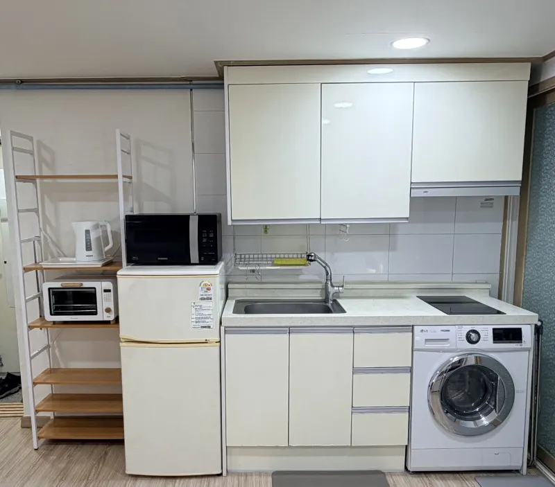 [Mapo, Seoul][5-minute walk from Hongik University Station Exit 3] Hongdae Hotspot Yeontral Park One-Room Studio 8