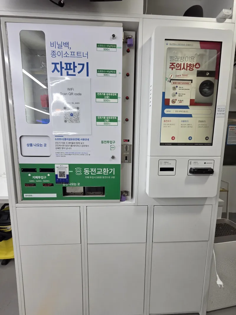 [Mapo, Seoul] A spacious, fully furnished room within a 1-minute walk from Hongik University Station. 20