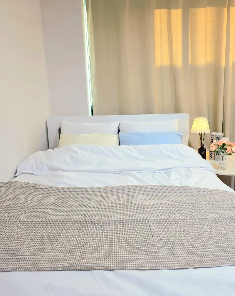 [Mapo, Seoul] A spacious, fully furnished room within a 1-minute walk from Hongik University Station. 4