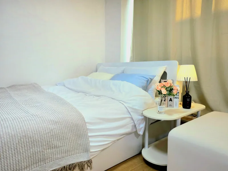 [Mapo, Seoul] A spacious, fully furnished room within a 1-minute walk from Hongik University Station. 5