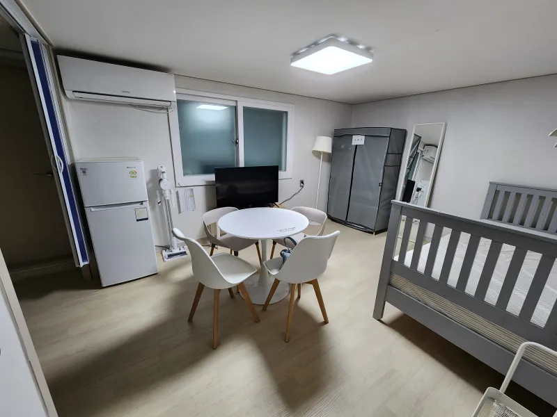 [Guro, Seoul] Gocheok Sky Dome, 7 minutes walk from Gaebong Station on Line 1. Parking available in front of Yeongdeungpo Department Store. 7
