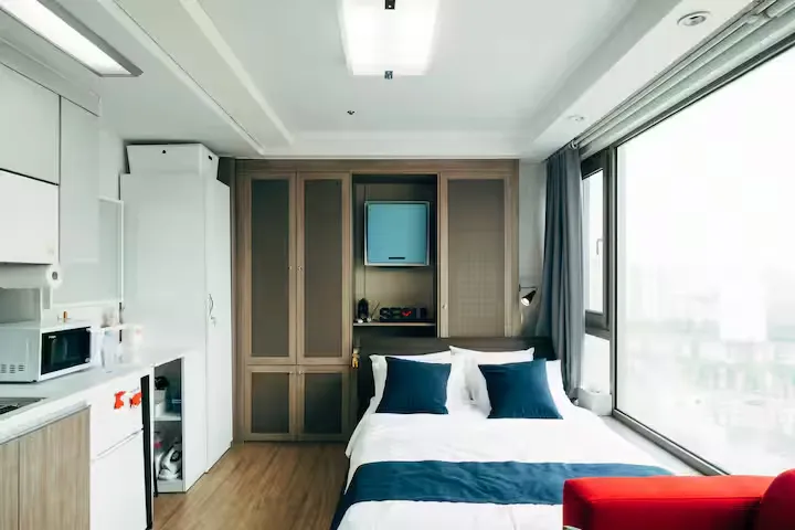 [Seocho, Seoul] High-rise officetel with a view near Sinsa Station 2