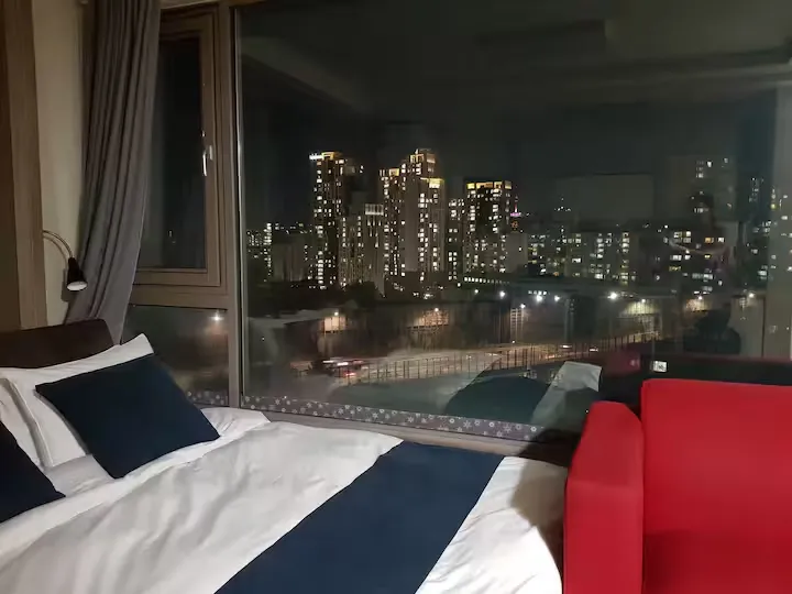 [Seocho, Seoul] High-rise officetel with a view near Sinsa Station 18