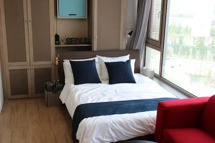 [Seocho, Seoul] High-rise officetel with a view near Sinsa Station 4