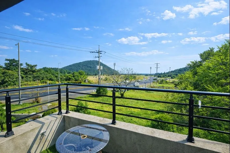 [Gujwa, Jeju] Quiet two-story two-room detached house near the sea, room 102 12