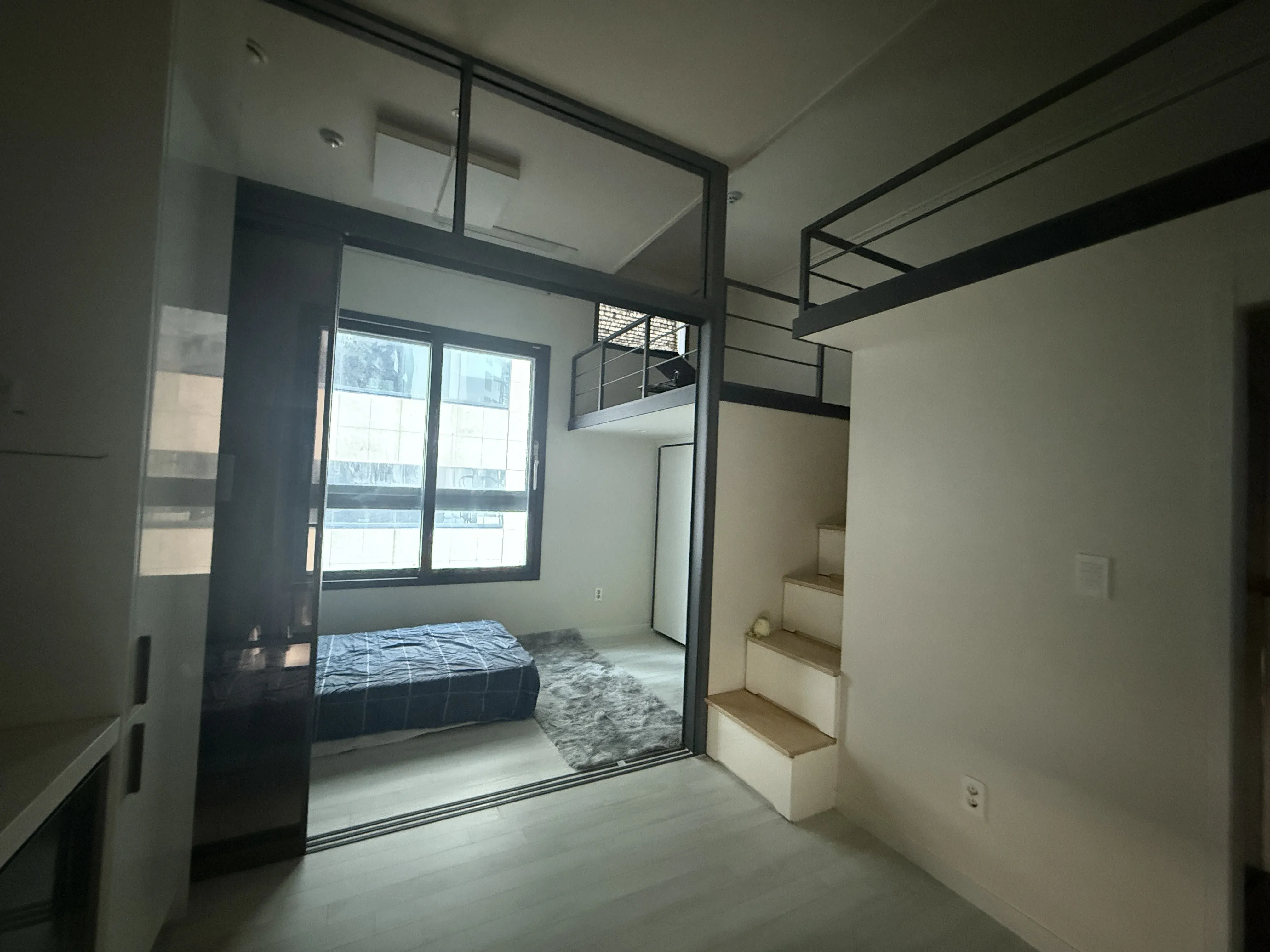 Sungin-dong Transit-Friendly One-Bedroom