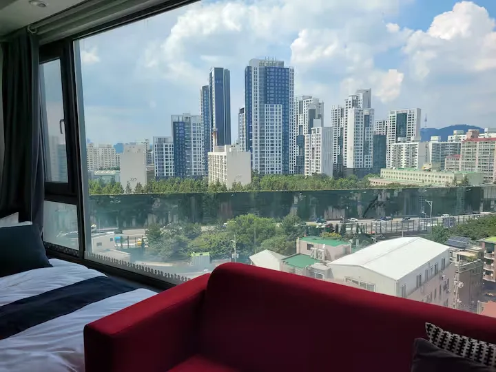 [Seocho, Seoul] High-rise officetel with a view near Sinsa Station 17