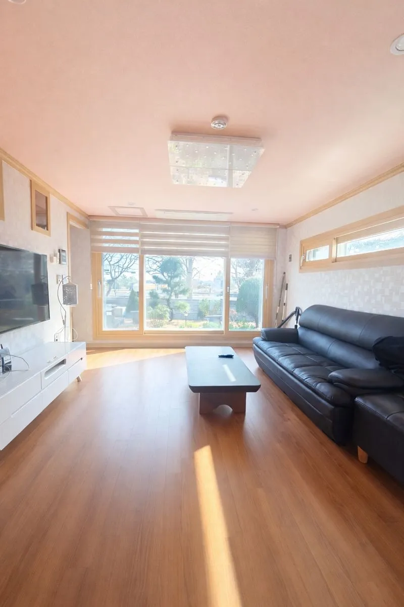 [Gujwa, Jeju] Quiet two-story two-room detached house near the sea, room 102 8