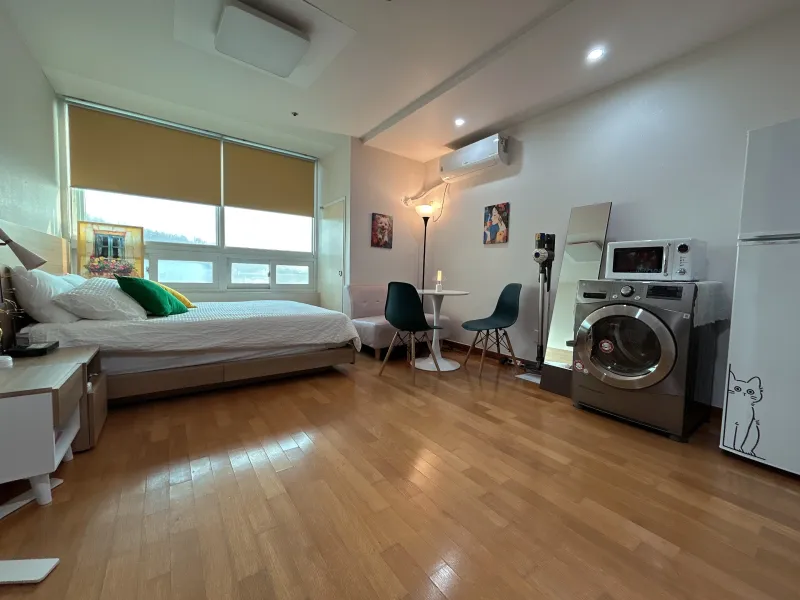 [Seodaemun, Seoul] 2 minutes from Sinchon Station/Ewha Womans University, spacious room with full amenities, city view 5