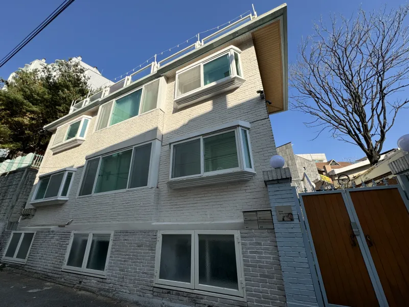 [Mapo, Seoul] A clean 3-room apartment 3 minutes walk from the Gyeongui Line Forest Road 30