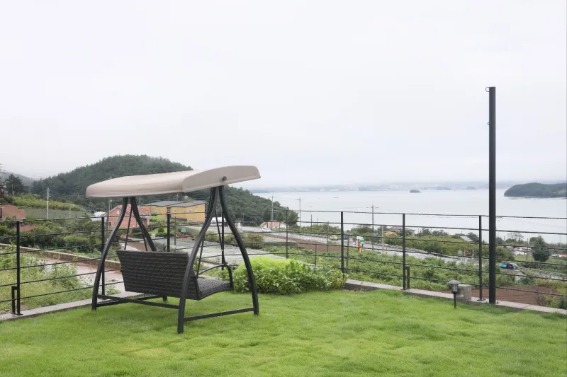 [경남 남해] 남해바다가 보이는 언덕위의 집 25
