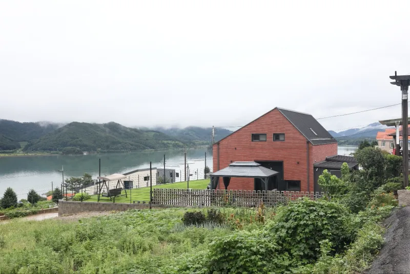 [경남 남해] 남해바다가 보이는 언덕위의 집 30