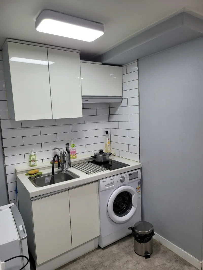 [Seodaemun, Seoul] 5-minute walk from Hongdae Yeonnam Hongik University Station, Gyeongui Line Forest Trail 11