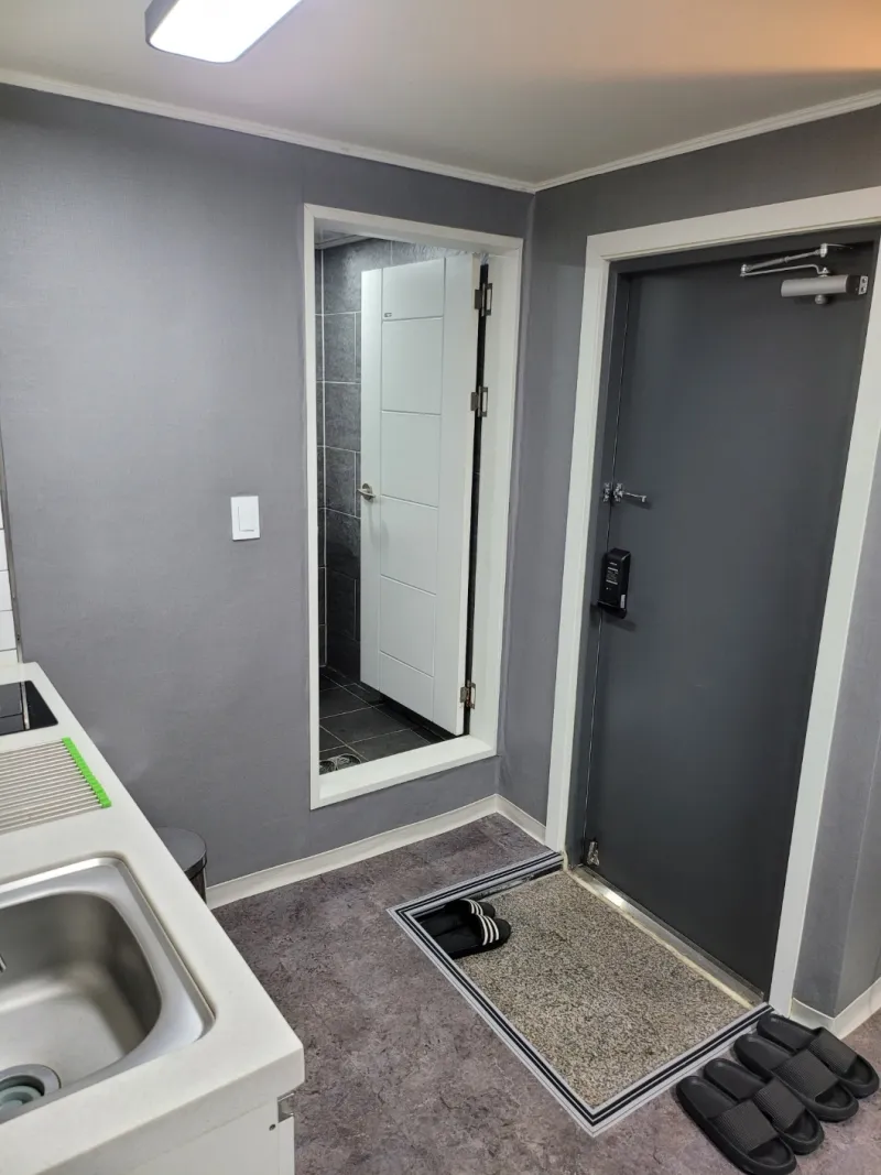 [Seodaemun, Seoul] 5-minute walk from Hongdae Yeonnam Hongik University Station, Gyeongui Line Forest Trail 6