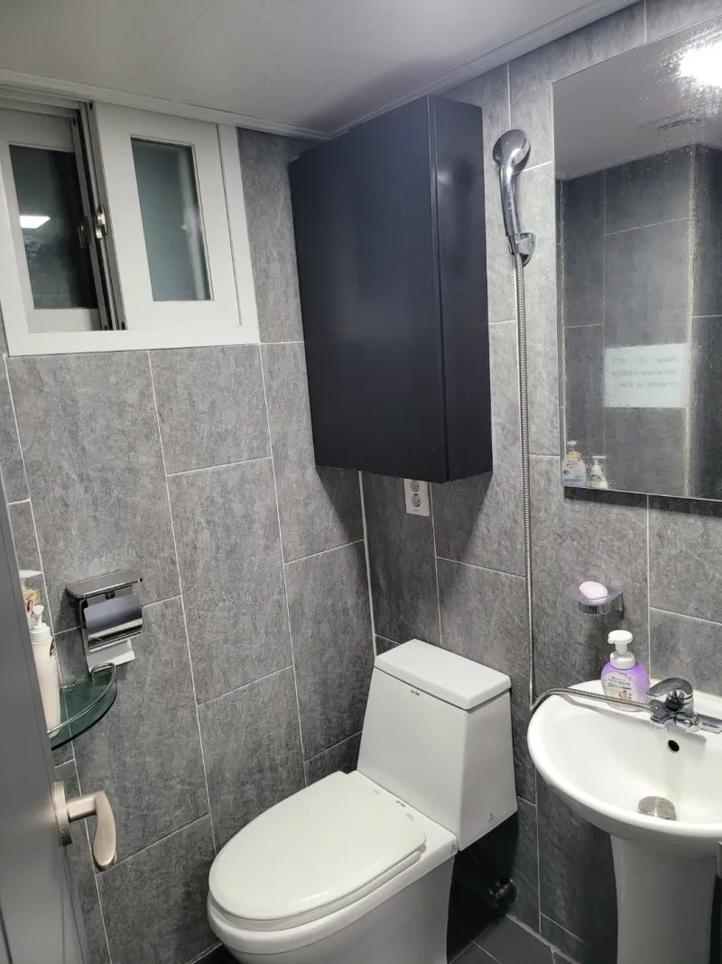 [Seodaemun, Seoul] 5-minute walk from Hongdae Yeonnam Hongik University Station, Gyeongui Line Forest Trail 8