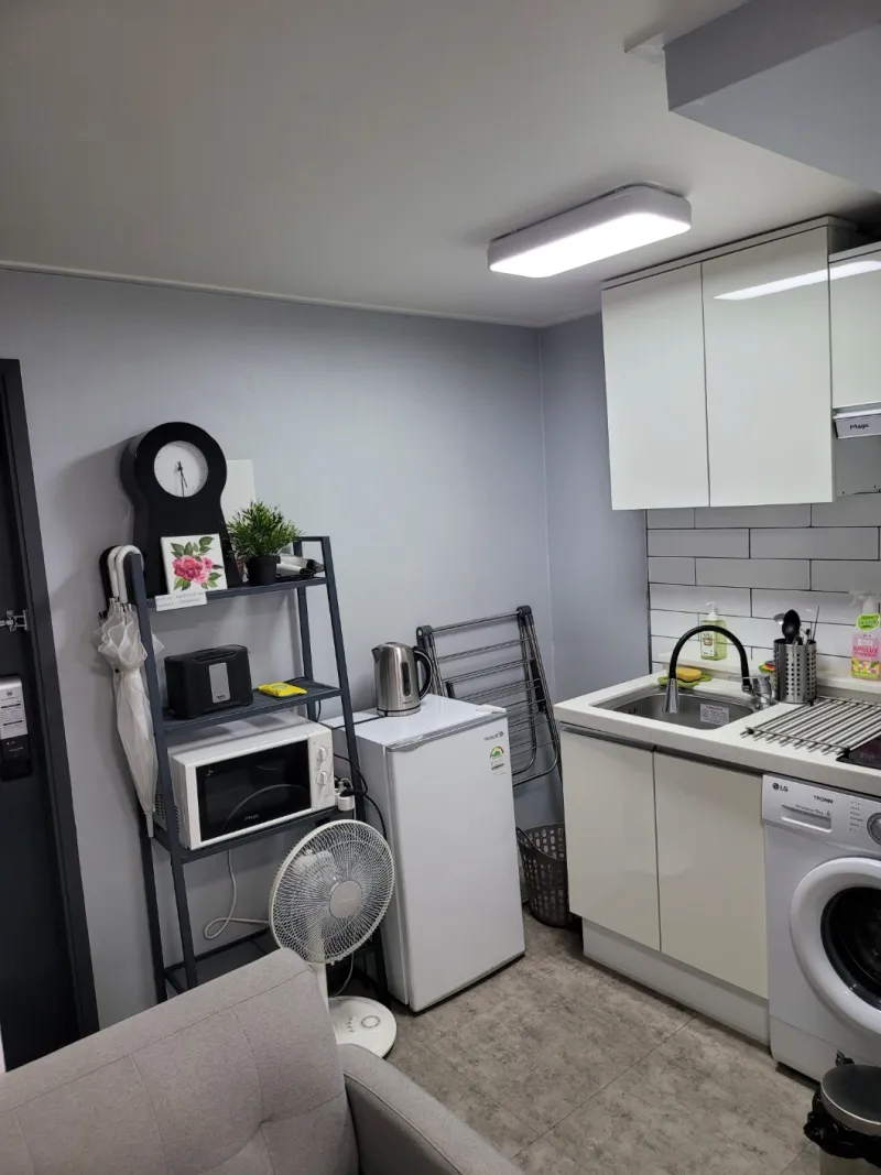 [Seodaemun, Seoul] 5-minute walk from Hongdae Yeonnam Hongik University Station, Gyeongui Line Forest Trail 2